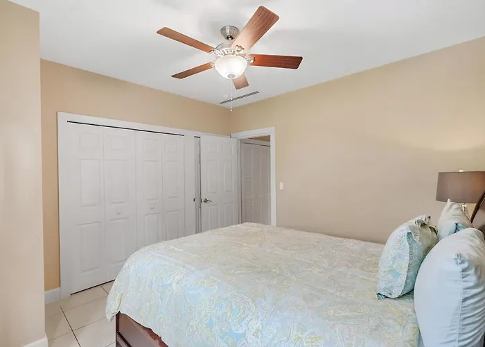 Luxe 3-bd On 2nd Floor Above Pool