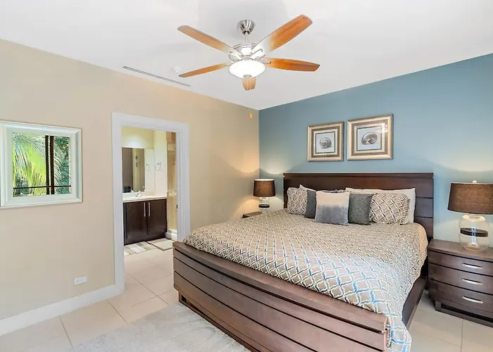 Сasa de vacaciones Luxe 3-bd On 2nd Floor Above Pool *