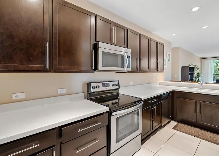 Luxe 3-bd On 2nd Floor Above Pool