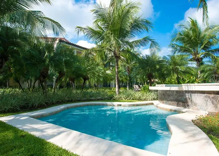 Luxe 3-bd On 2nd Floor Above Pool Сasa de vacaciones