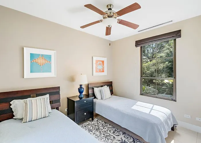 Luxe 3-bd On 2nd Floor Above Pool