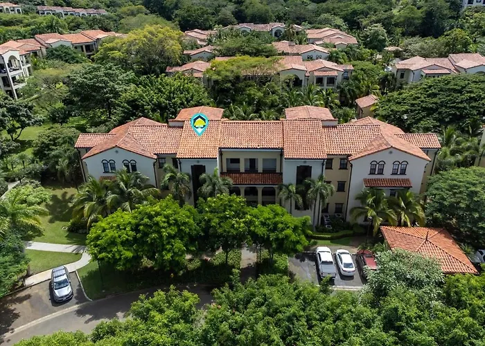 Luxe 3-bd On 2nd Floor Above Pool