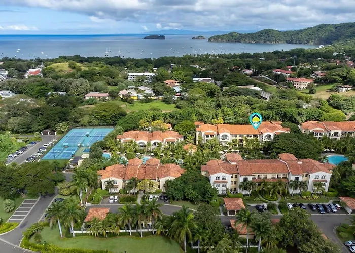 Luxe 3-bd On 2nd Floor Above Pool Coco